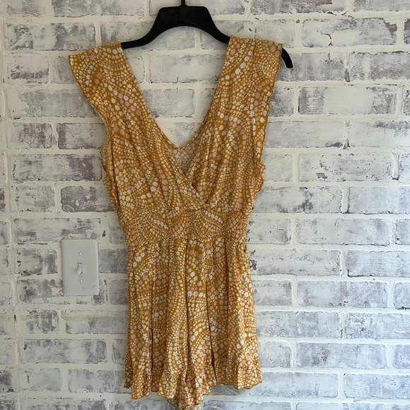 O'Neill Women's Katy Romper Woven Yellow Floral Shorts Plunge Back Size Small - Picture 7 of 10